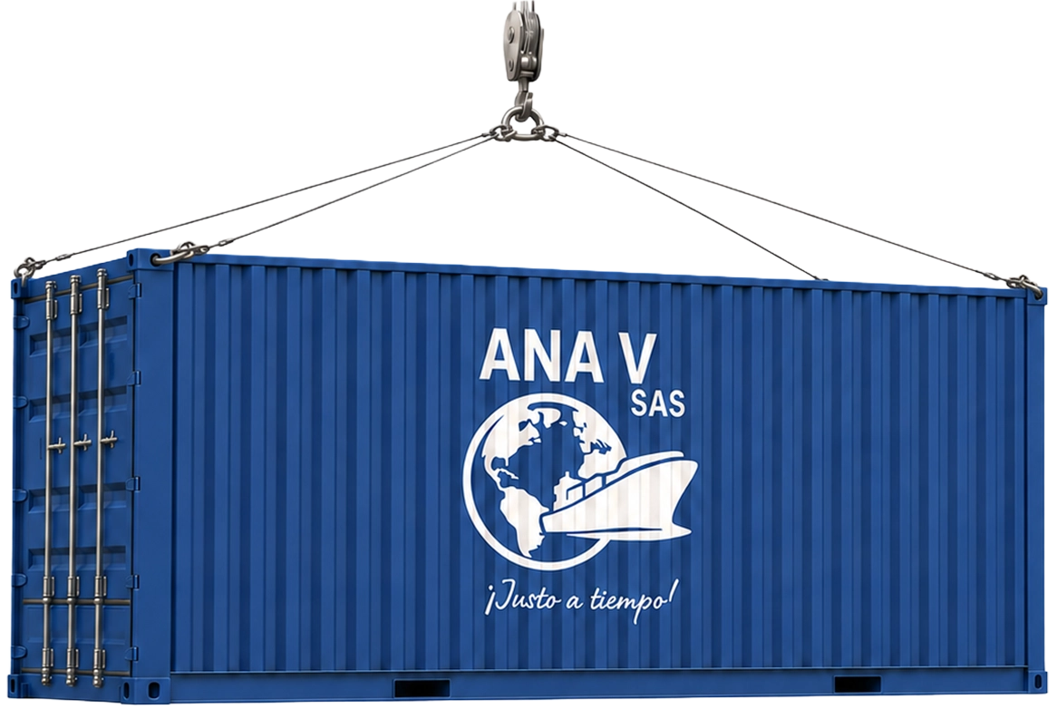 Contenedor de carga azul de ANA V SAS suspendido por una grúa